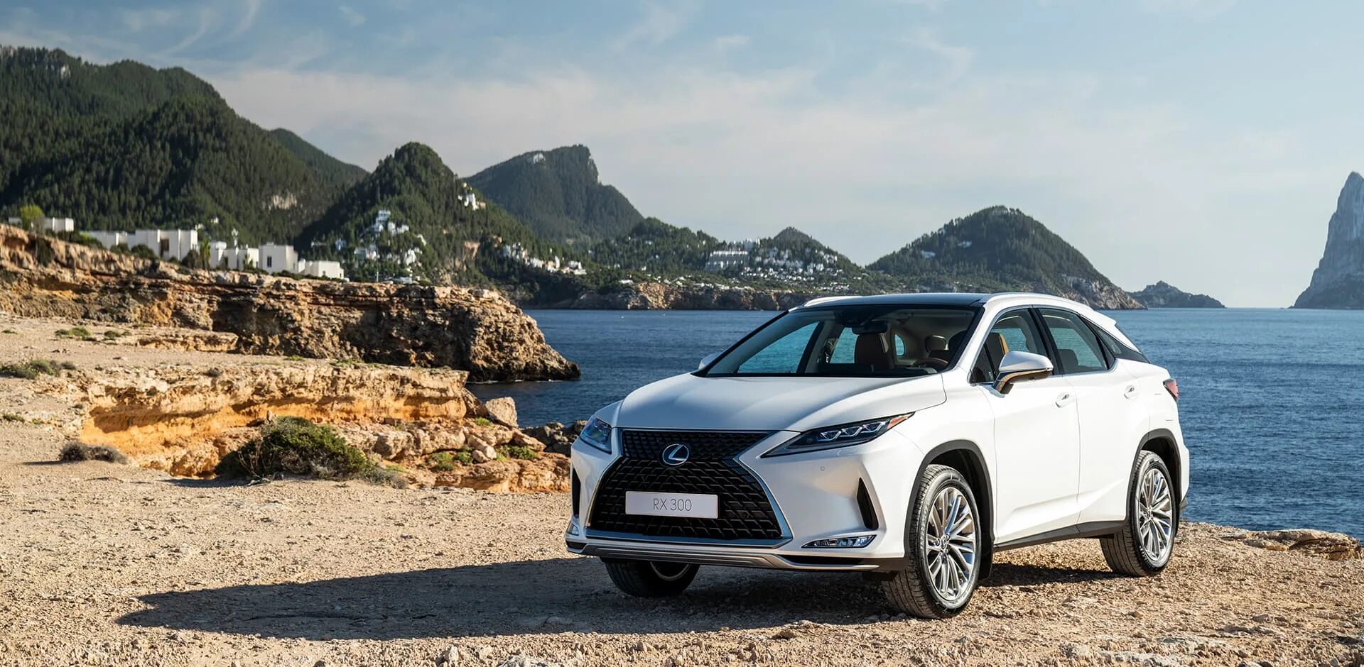 Vernieuwde Lexus RX kost 76.995 euro