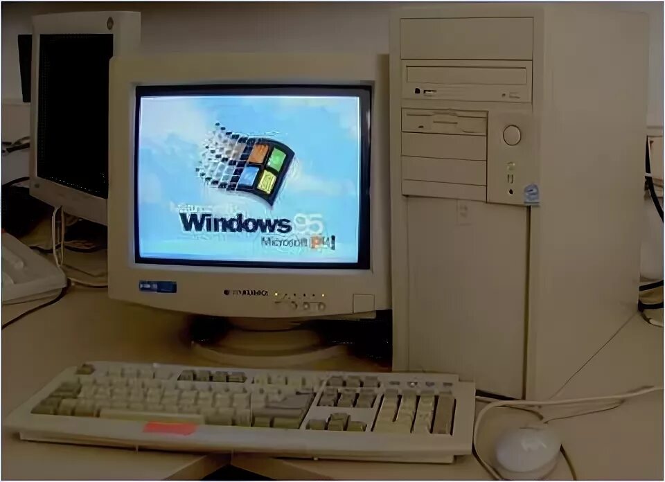 Компьютеры 98 года. Виндовс 95 ПК. Старый компьютер виндовс 95. Windows 95 компьютер. Старые компьютеры 90-х.