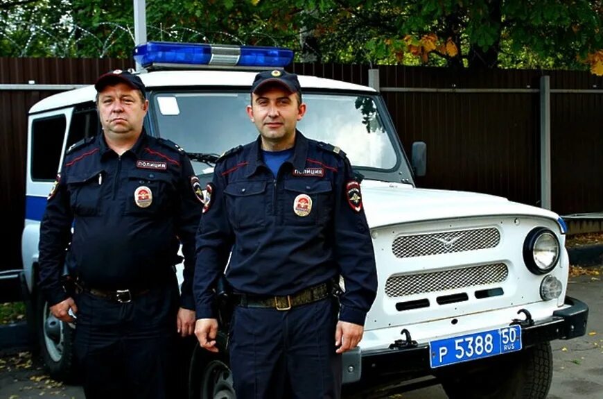 увд орехово зуево. умвд орехово-зуево. полиция орехово. мвд орехово-зуево. двое полицейских.