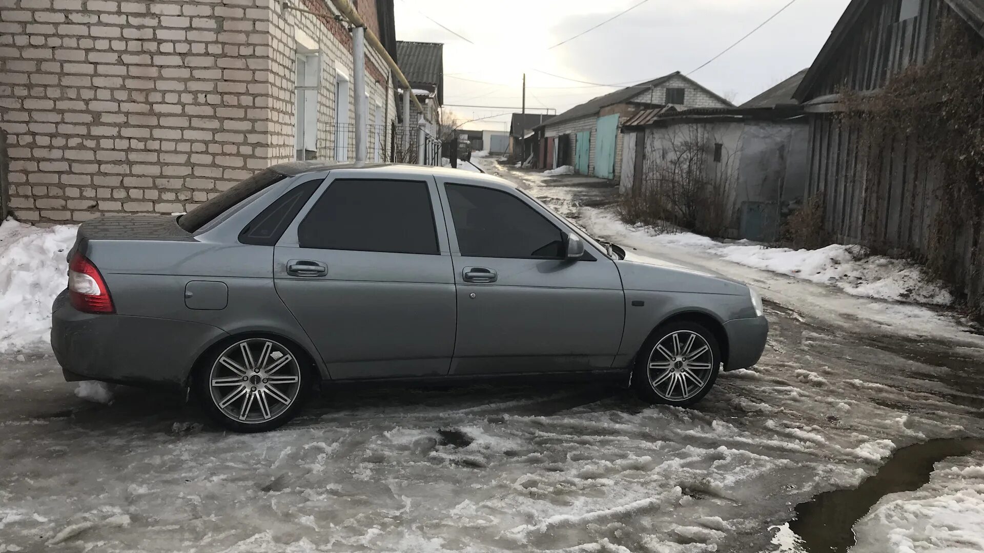 Приора 2 хэтчбек кварц. Приора седан кварц на литье r15. Приора кварц седан на 15. Диски на приору кварц. Приора черные slik r15.