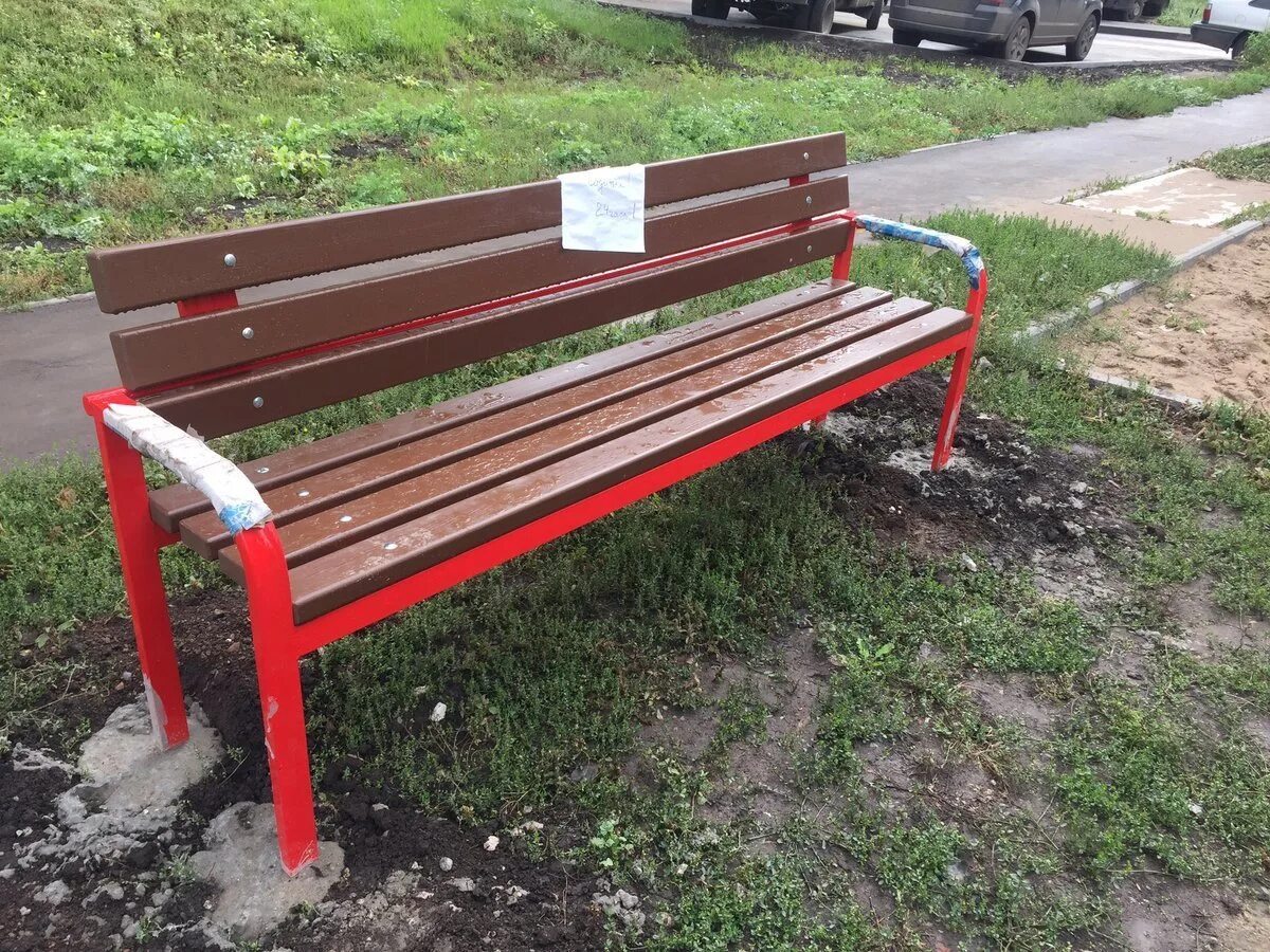 Большая скамейка в аксае. Установка скамей. Лавочки на территории мцк. Дом с лавочкой. Демонтаж скамеек.