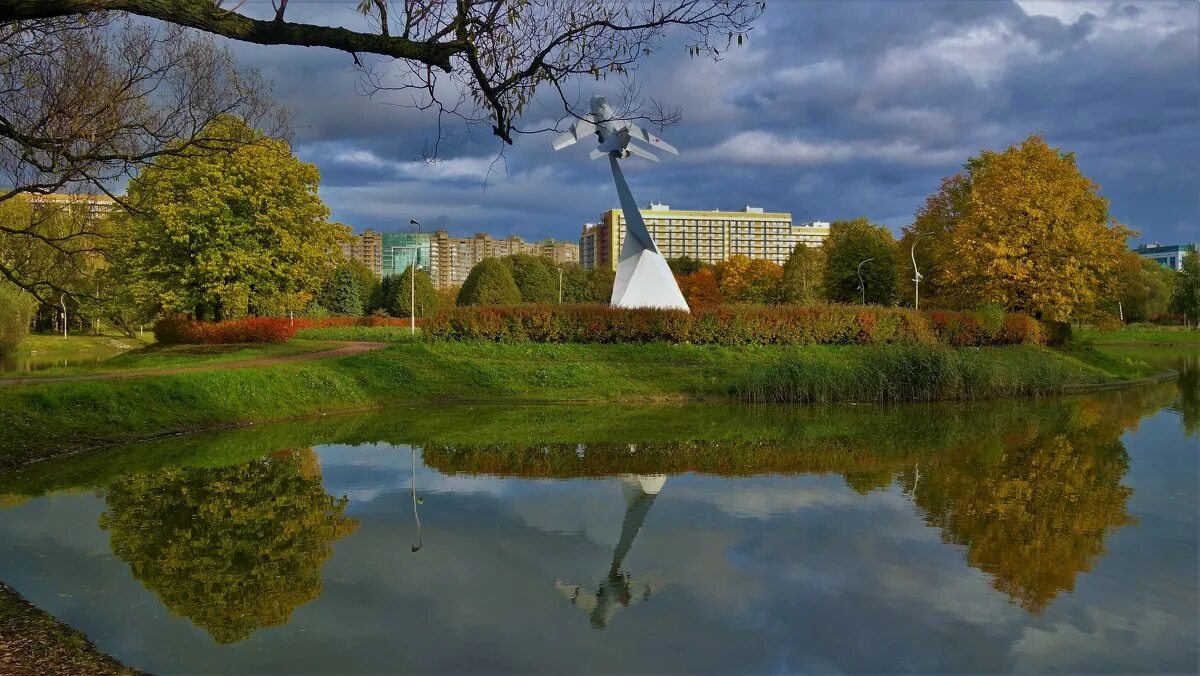 Парк авиаторов фото. Парк Авиаторов Санкт-Петербург. Парке Авиаторов СПБ. Парк Авиаторов СПБ Кировский район. Парк Авиаторов Санкт-Петербург осенью.