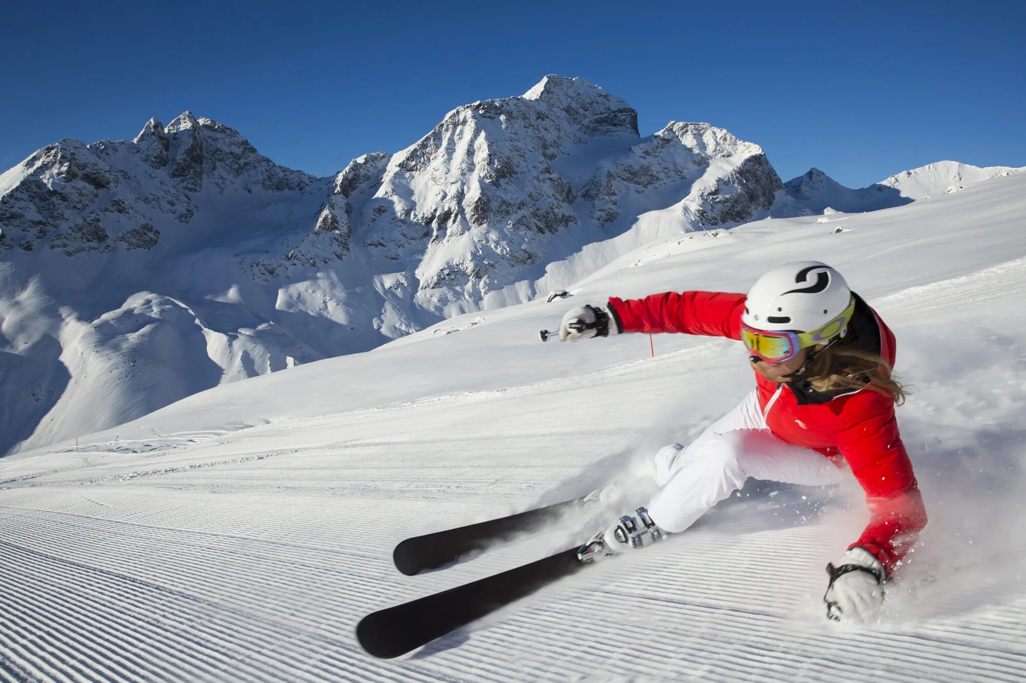 Снег горы лыжник. Сноуборд в Швейцарии. Альпийские горы лыжник. Альпы сноуборд. Alps ski skiing