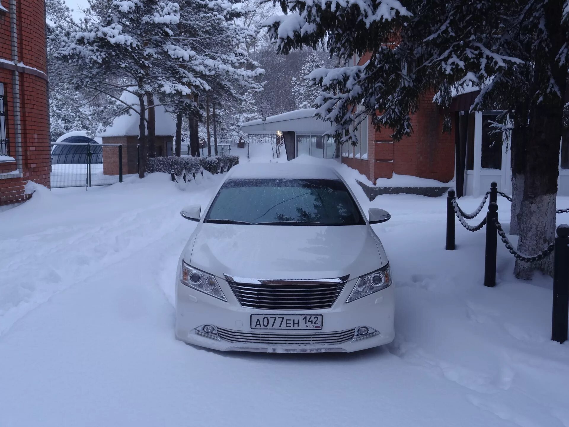 Camry зимой. Камри белая 50 зимой. белая камри 70 зимой. toyota camry 50 зима. белая камри 40 зимой.