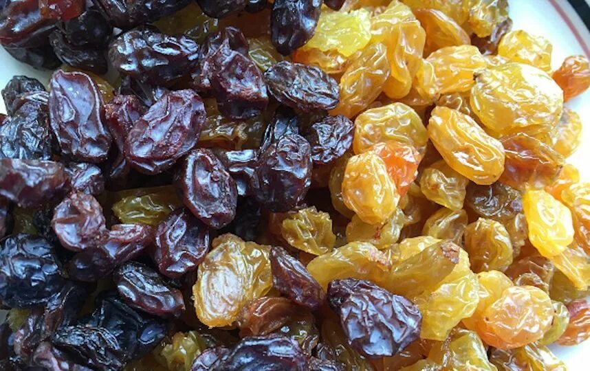 Изюм сушеный. Вредный изюм. Изюм детям с какого возраста. Витамины в сухофруктах. Изюм малаяр сушеный.
