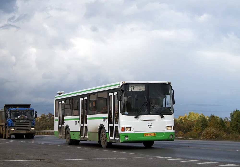 Поселок молодежный автобусы. 121 Автобус. 121 Автобус Кемерово. ПАЗ 2000 автобус 121. Маршрут 197 э.