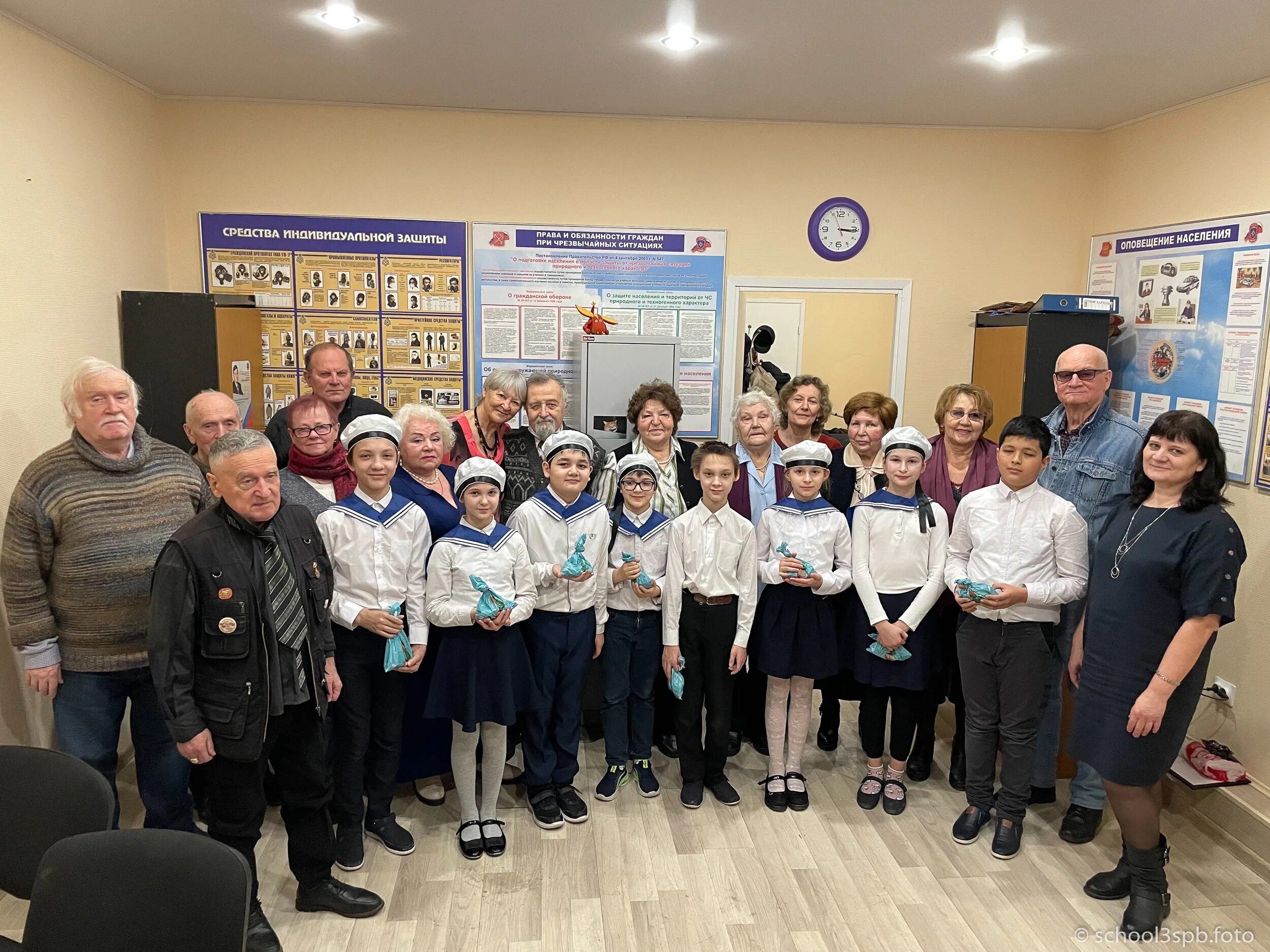 урок мужества мчс 3 класс. питерские школы. школа 186 санкт-петербург. питерская школа сан. 209 гимназия санкт-петербург.