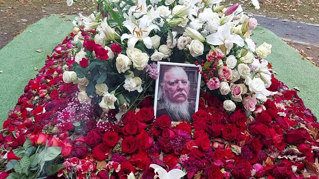 Где похоронят смирнова. Могила протоиерея Димитрия Смирнова.