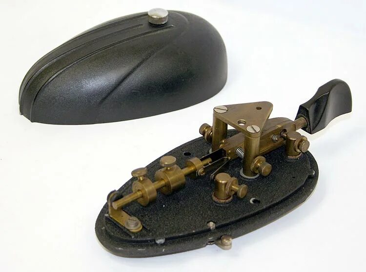 Bug key. Телеграфный ключ bug. полуавтоматический телеграфный ключ. телеграфный манипулятор. немецкий телеграфный ключ.