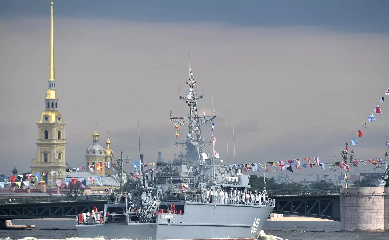 Военно морской парад в петербурге. Парад военно морского флота в санкт-петербурге. день вмф главный парад санкт-петербург. парад вмф петропавловская крепость. военно-морской парад в санкт-петербурге 2025.
