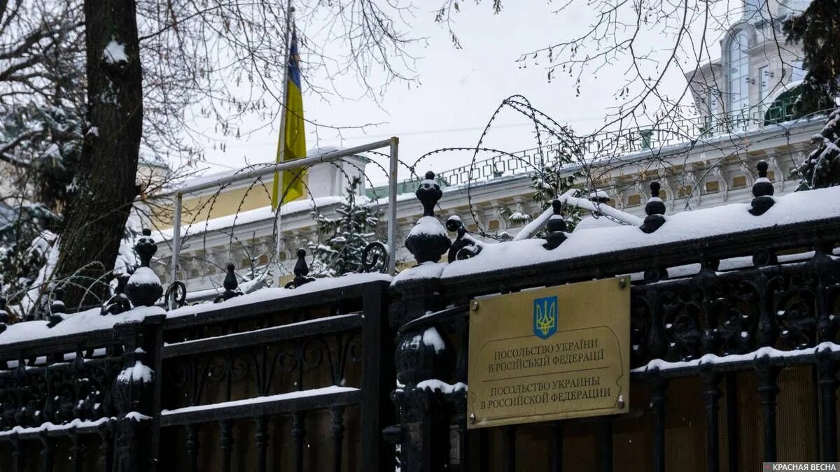 Где посольство украины. Посольство Украины. Посольство Украины в Москве. Посольство Украины в России в Москве. Посольство России в Украине.