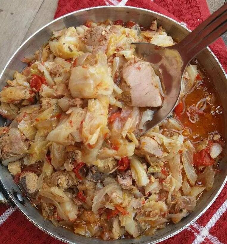 Готовим картошку с мясом и капустой. Капуста с мясом. тушеная капуста. картошка с капустой и мясом. потушить капусту с мясом.
