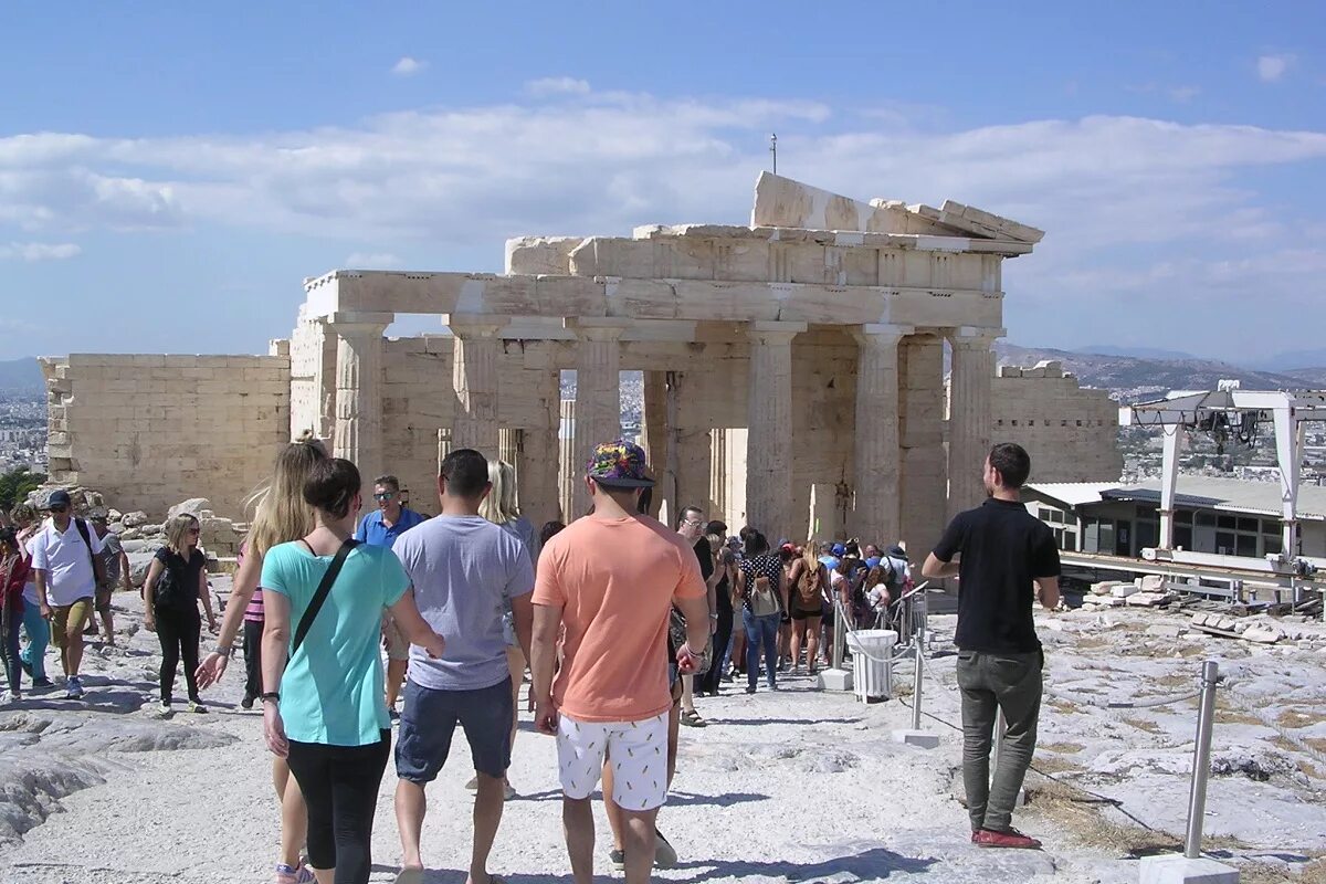 Греческое било. Туристы в Греции. Советские туристы в Греции. Будущее Греции туризм. Акрополь в Израиле для туристов.