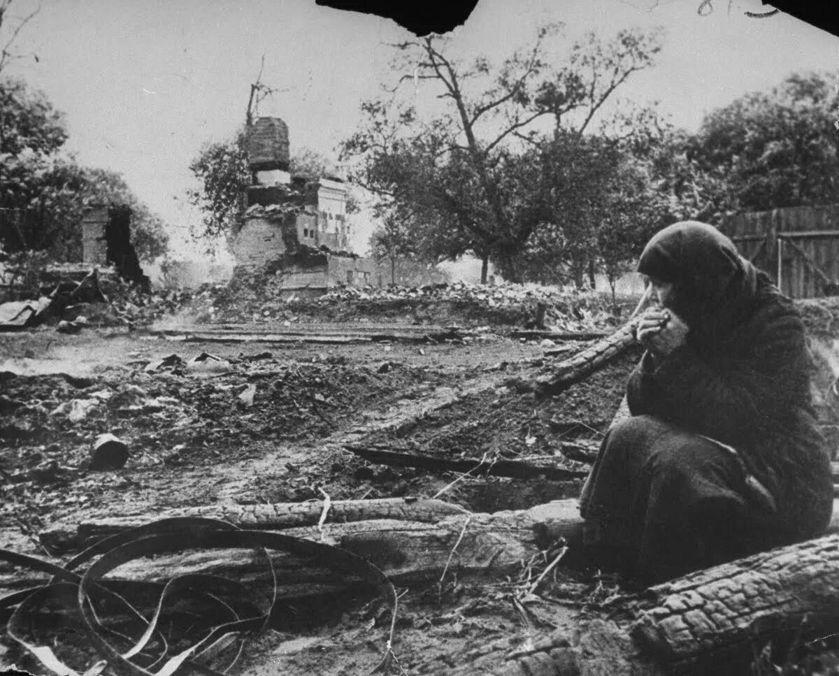 Разрушенная деревня 1945 ВОВ. Начало войны 1941 сожжённые города сёла. Сожженные города деревни в годы войны 1941-1945. Мамы во время войны