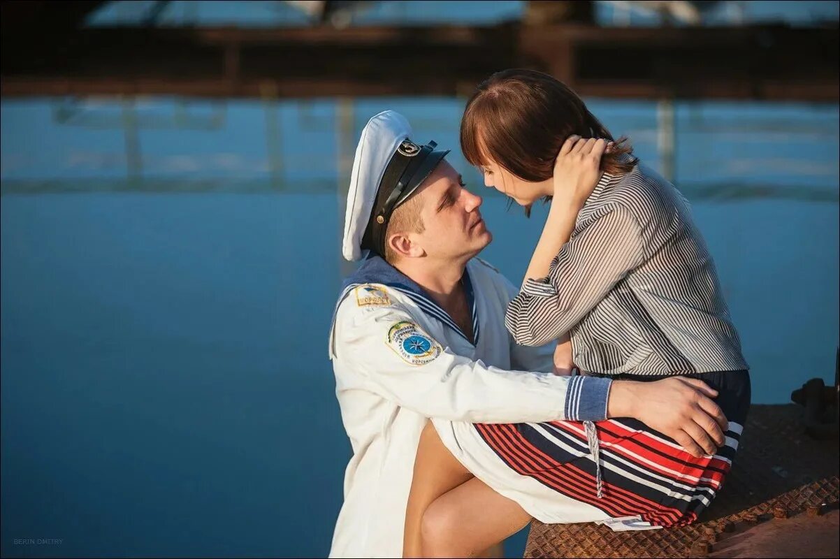 Простых романтиков и моряков. Моряк и девушка. Встреча моряка. Девушка матрос. Девушка провожает корабль.