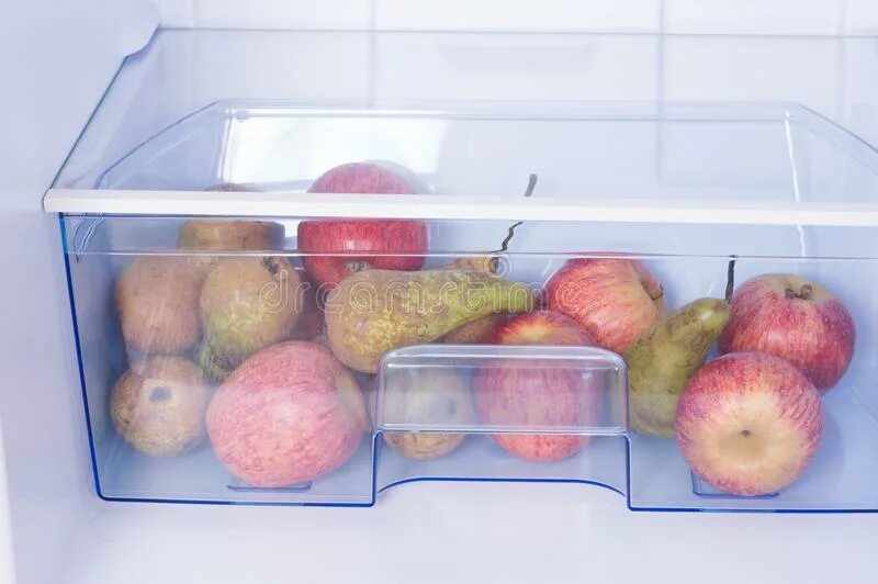 Сколько яблок в холодильнике. Яблоки в холодильнике. Груши в холодильнике. Холодильник для хранения яблок. Хранение яблок и груш в холодильнике.