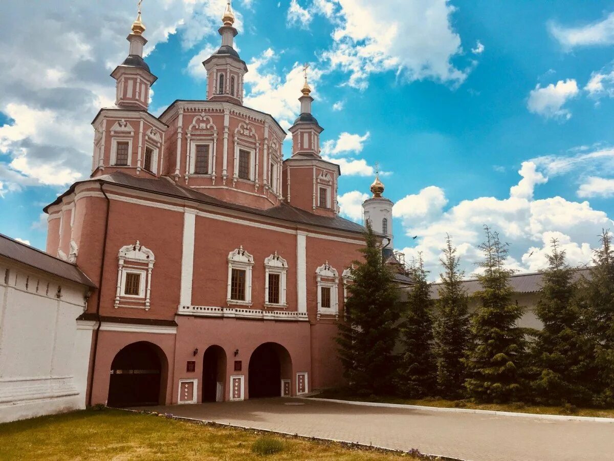 Саянский монастырь брянск. Свенский свято-успенский монастырь. Свенский монастырь (брянский район). Монастыри брянска. Монастыри брянска.