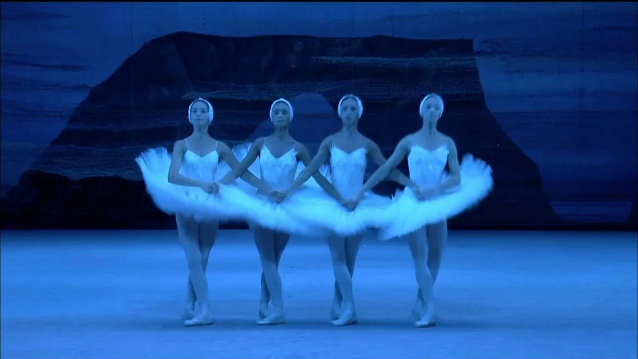 Танец лебединое озеро видео. Лебединое озеро танец маленьких лебедей. Танец маленьких лебедей из балета Лебединое озеро. Лебединое озеро танец лебедей. Танец лебедей из балета Лебединое озеро.