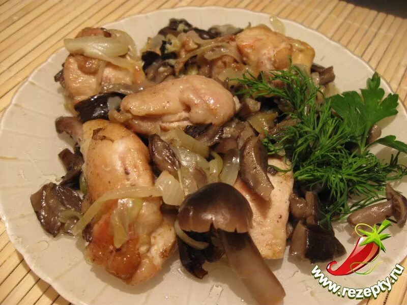 куриная печень с грибами. курица с грибами. эскалоп с шампиньонами. свинина с грибами в сливочном соусе. жареная курица с грибами.