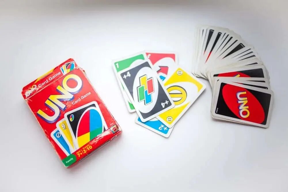 Уно правила игры видео. Уно игра. Игра уно пластиковая. Uno Cards Box.