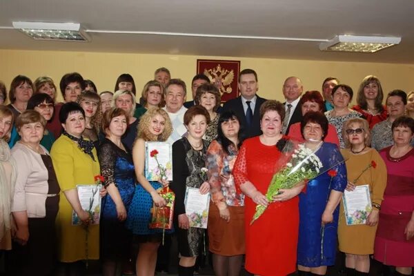 Центр занятости фролово волгоградская вакансии. Зеленовская школа Фроловского района учителя. Зеленовская школа Фроловского района Волгоградской области учителя. Администрация г. Фролово Волгоградской области. Глава администрации города Фролово.