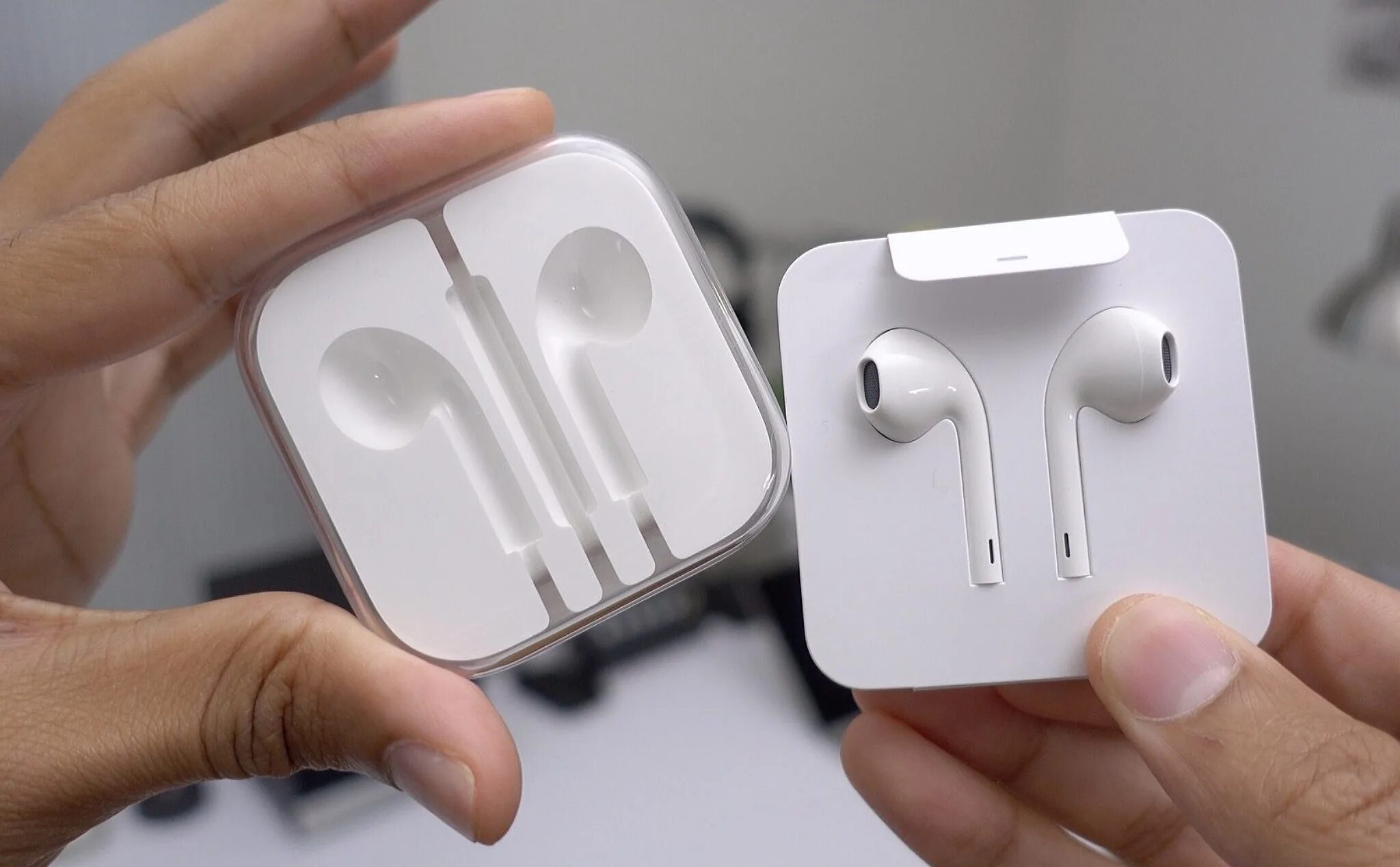 Аирподс про с экраном. Iphone Earpods. Наушники Apple Earpods 2. AIRPODS 3 iphone 12. Наушники аирподс 3.