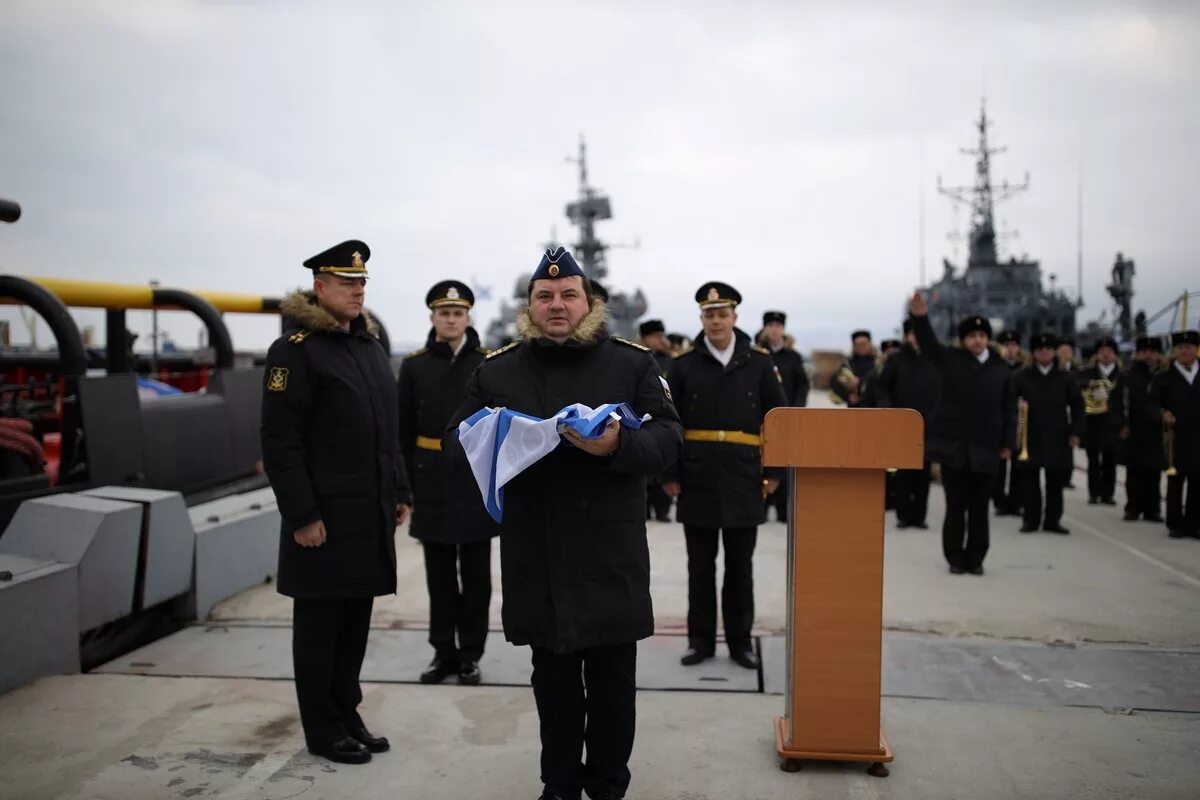 В городе бывшую военно морскую базу. Новороссийская морская военная база сб 742. новороссийская военно-морская база черноморского флота. сб 742 спасательный буксир. новороссийская военно-морская база черноморского флота 1996г.