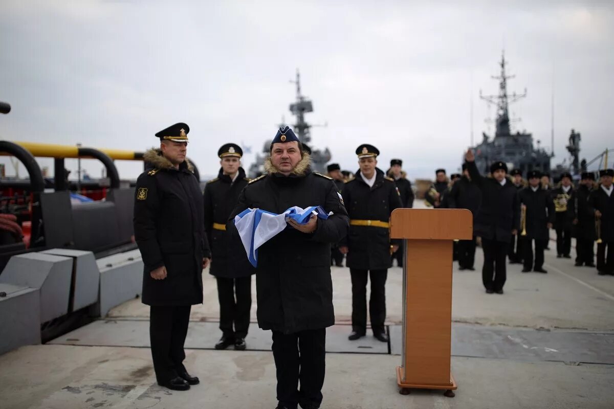 В городе бывшую военно морскую базу. Новороссийская морская Военная база сб 742. Новороссийская военно-морская база Черноморского флота. Сб 742 спасательный буксир. Новороссийская военно-морская база Черноморского флота 1996г.