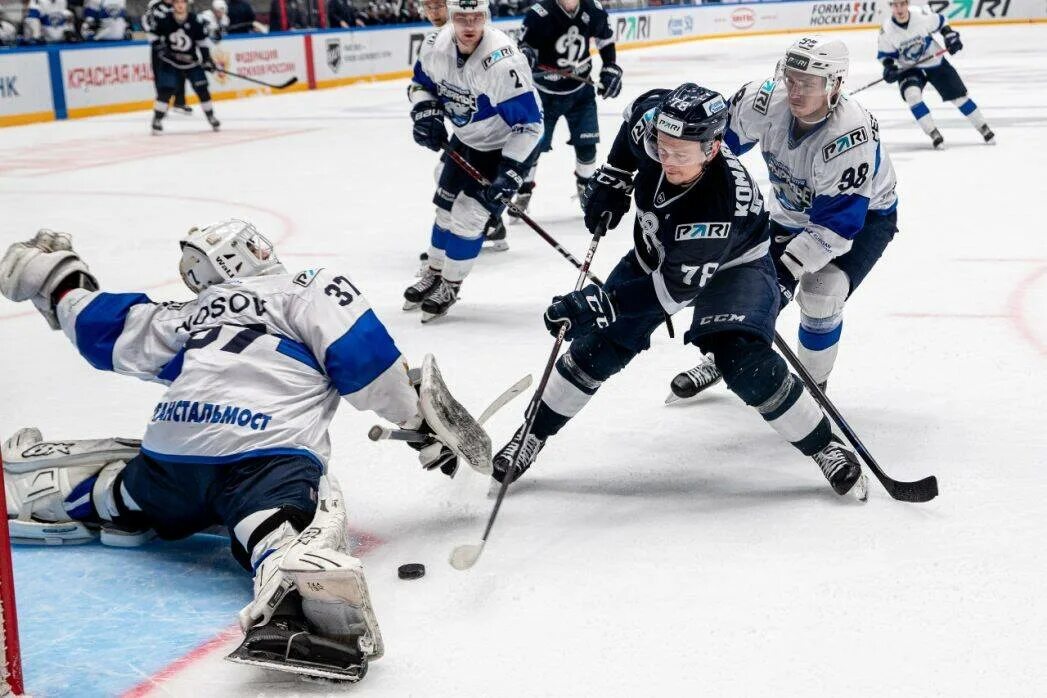 Игроки динамо спб. Динамо санкт-петербург. Форма команды ска. Хоккеисты санкт петербурга. Ска локомотив.