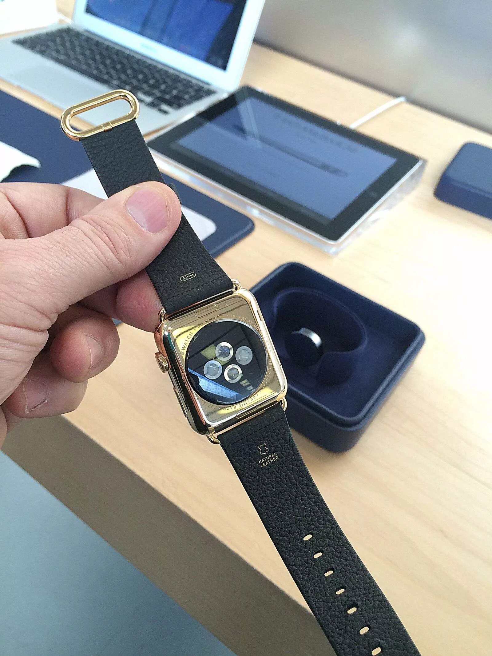 Apple watch Gold Edition. АПЛ вотч 7. Часы эпл вотч 7. Apple watch 2015. Ремонт часов iwatch