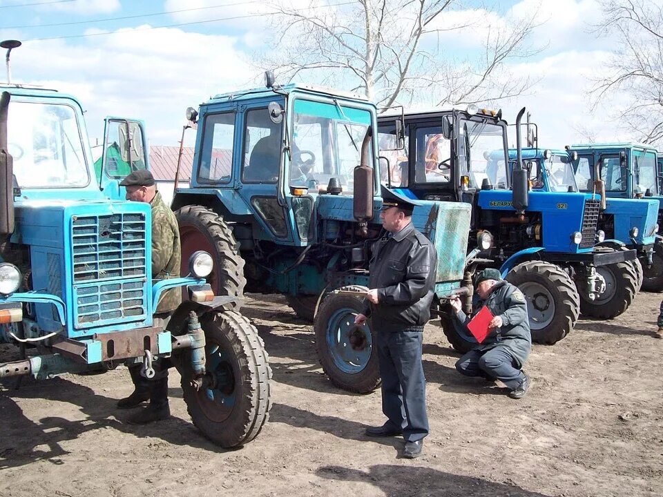 Управление по надзору за самоходными машинами. Техталон трактора МТЗ-80. МТЗ 80 С прицепом. Техосмотр тракторов. Технический осмотр тракторов и самоходных машин.