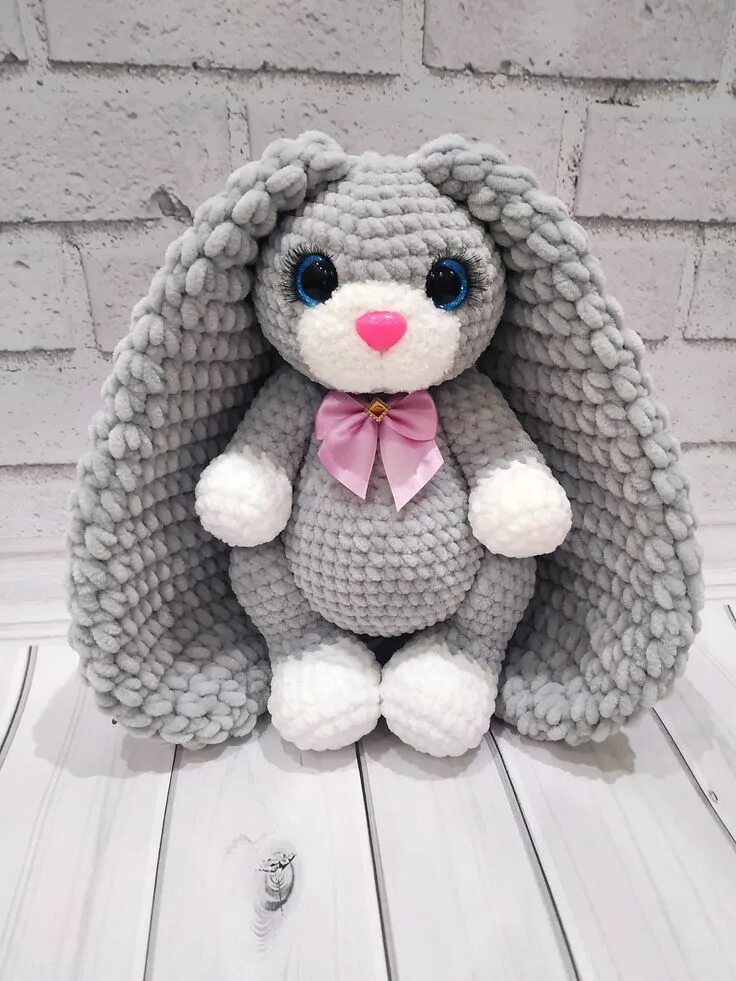 Зайчик сплюшка крючком амигуруми. Зефирный плюшевый зайка крючком. Красивые вязаные игрушки. Длинная вязаная игрушка. Плюшевый зайка амигуруми.