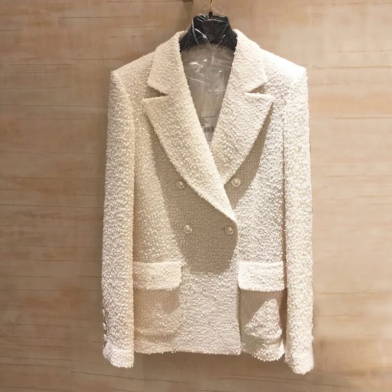 Белый твидовый жакет. Mango белый твидовый пиджак. Твидовый пиджак женский белый зара. Белый твидовый пиджак. Жакет zara твидовый белый.