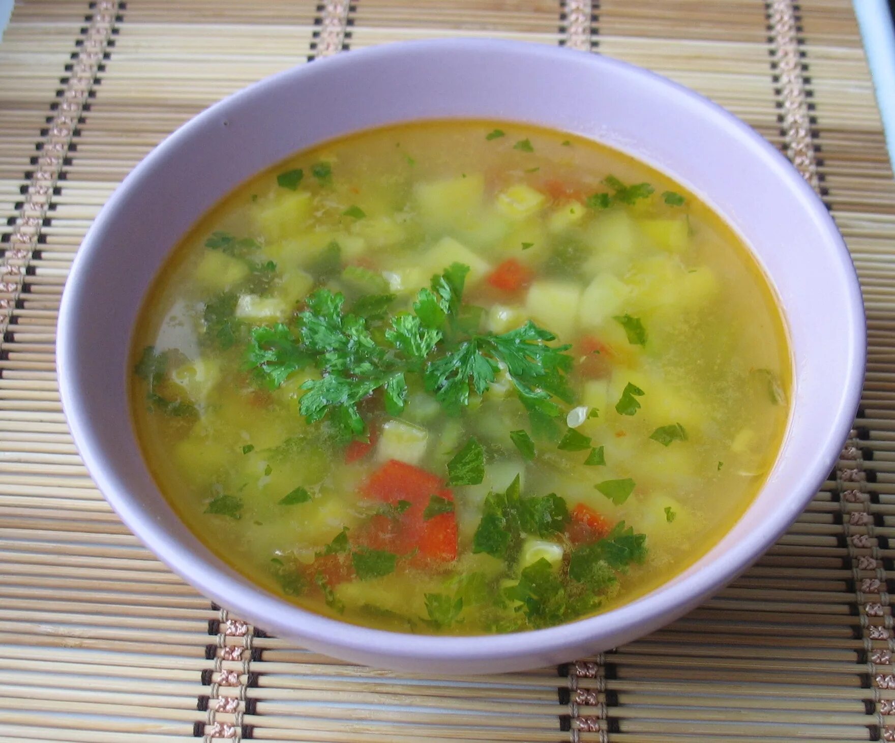 Овощной суп. Легкий овощной суп. Суп на овощном бульоне. Супы на овощном отваре.