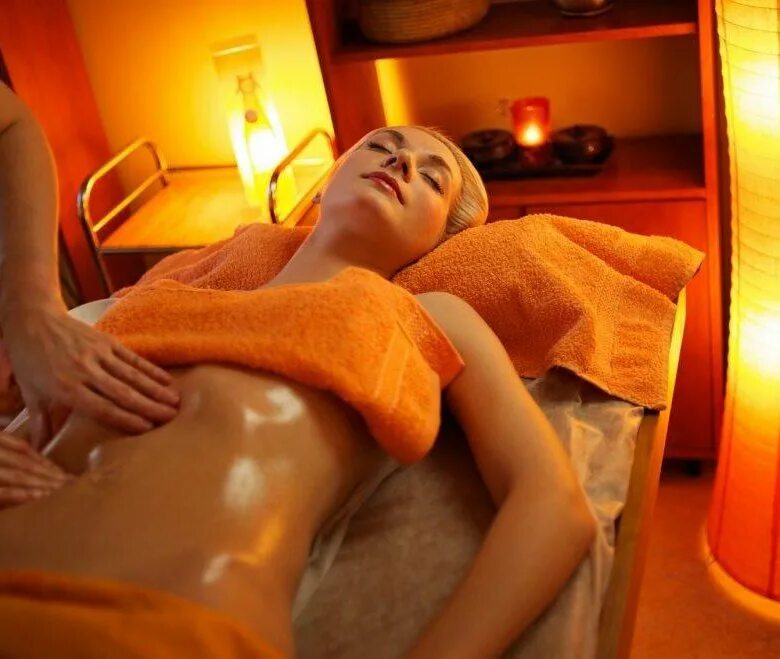 Hot body massage. Массаж для женщин. Салон массажа. Массаж расслабление. Релаксирующий массаж тела.