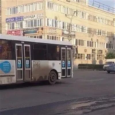 Новые автобусы Омска с дверью по середине.