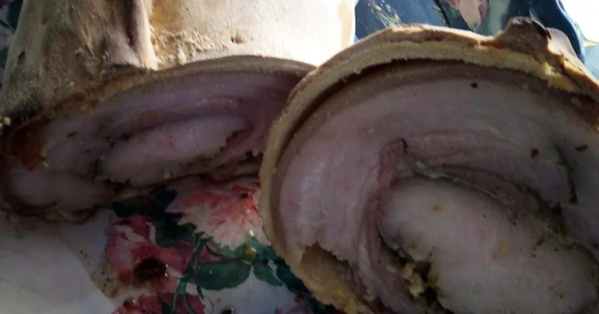 рулет из свиной брюшины в духовке. рулет из брюшины говядины. свинина подчеревок. рулет из брюшины свинины. рулетизсвиннойбрюшины.