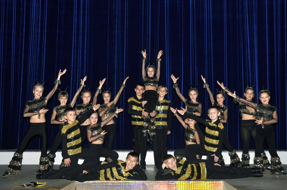 хореографический ансамбль грация трепак. танцевальный грация. бальный коллектив грация. ансамбль эстрадно - бального танца. ансамбль бального танца премьера.