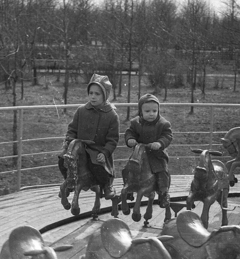 Помнится в детстве. Вспоминая детство. Воспоминания о детстве. Воспоминая детство СССР. Воспоминание о детстве во дворе.