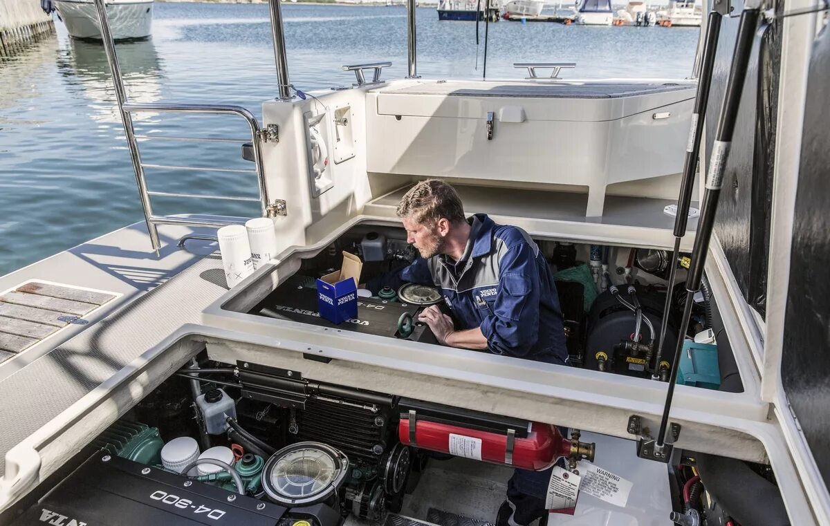 сервис яхт и катеров. монтаж судового двигателя. капремонт двигателя. судовой пожарный насос. техническое обслуживание судов.