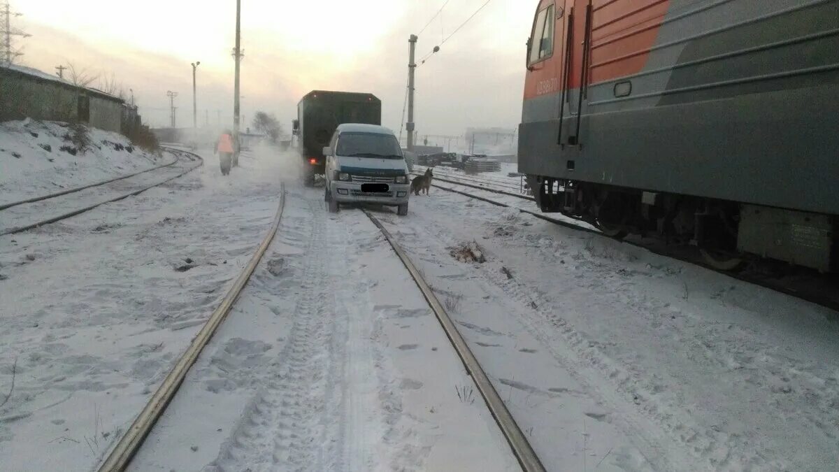 Случай на железной дороге. Составитель поездов. Составитель поездов медосмотр. Составитель поездов смертельный случай. РЖД составитель несчастный случай.