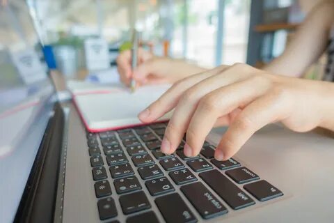 Ии пишет работу