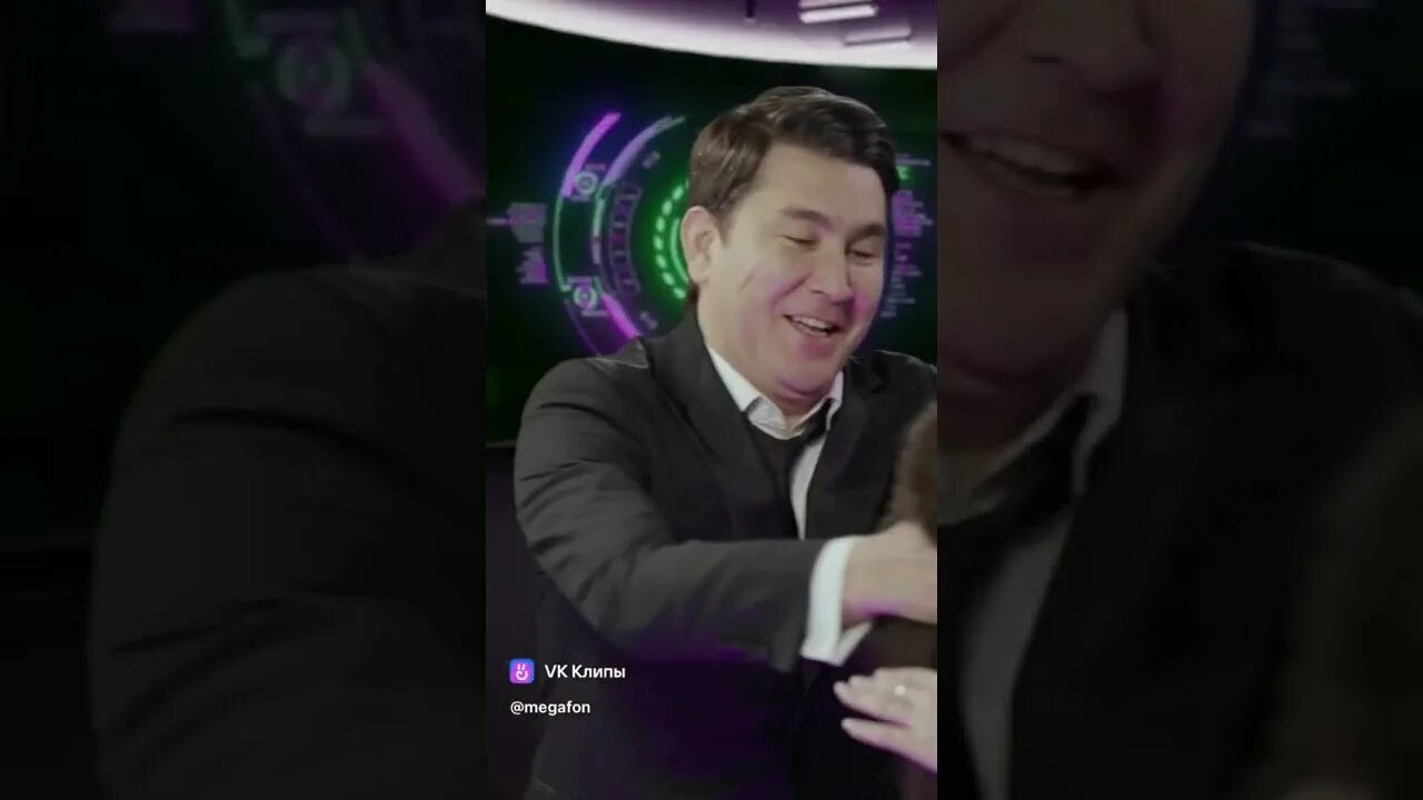 Реклама мегафон фото. Какая люся в рекламе мегафон. Брюс уиллис в рекламе мегафон. Брюс уиллис в рекламе мегафон. Рекламный ролик мегафон.