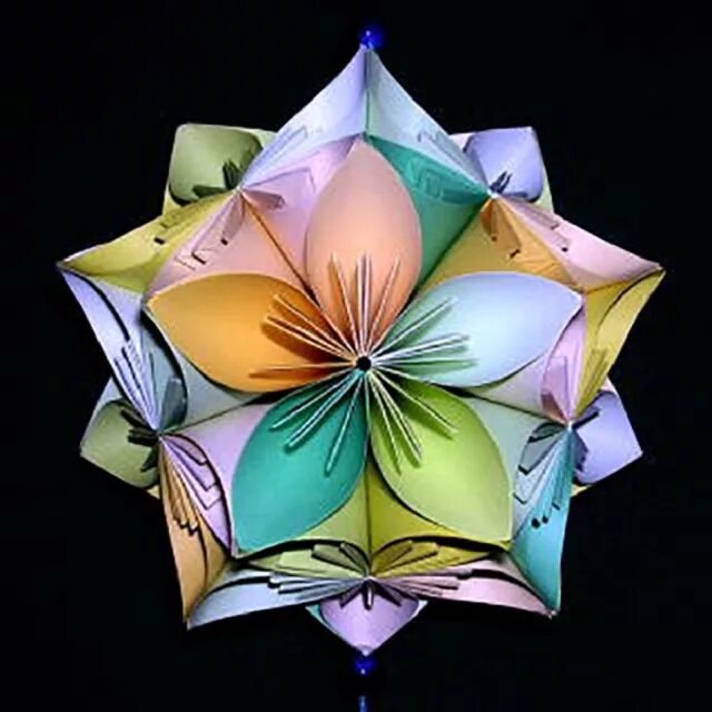 Игрушка шар цветок. Шар кусудама супершар. Цветок Kusudama. Шары кусудама из бумаги. Кусудами елочные игрушки.