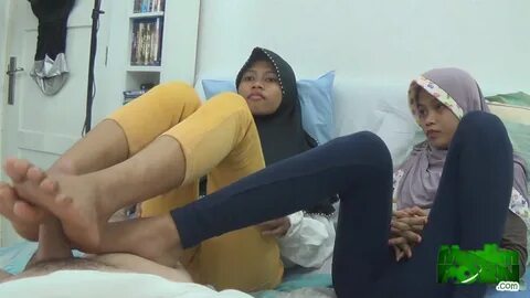 Slideshow hijab footjob 