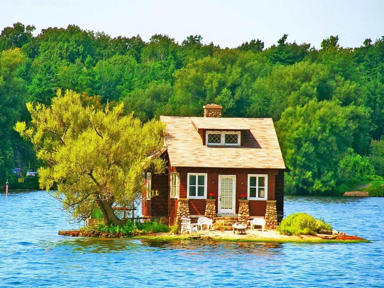 House near the lake. Домик у реки в Йёльстере. Норвегия. Дом на берегу озера Онтарио. Тихая гавань Ирландия.