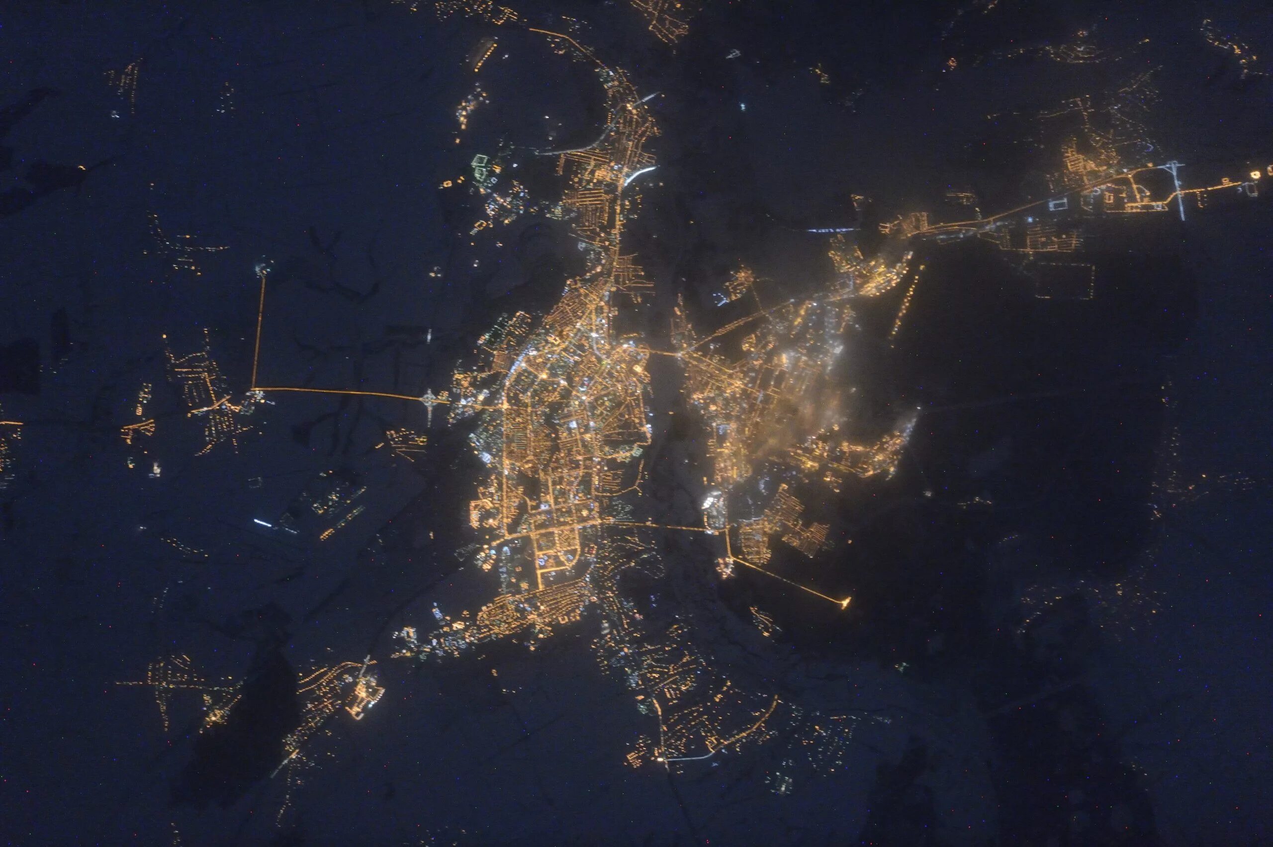 Вид оренбурга со спутника в реальном времени. Лас-Вегас снимок из космоса. Лас Вегас из космоса ночью. Лас Вегас снимки со спутника. Липецк из космоса.
