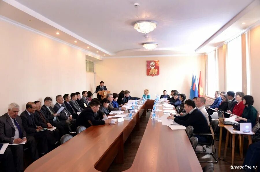 Алдын-кыс конгар депутат верховного хурала республики тыва. Ховалыг елена доойевна. Ульяна депутат верховного хурала республики тыва. Счетная палата республики тыва. Депутаты республики тыва.