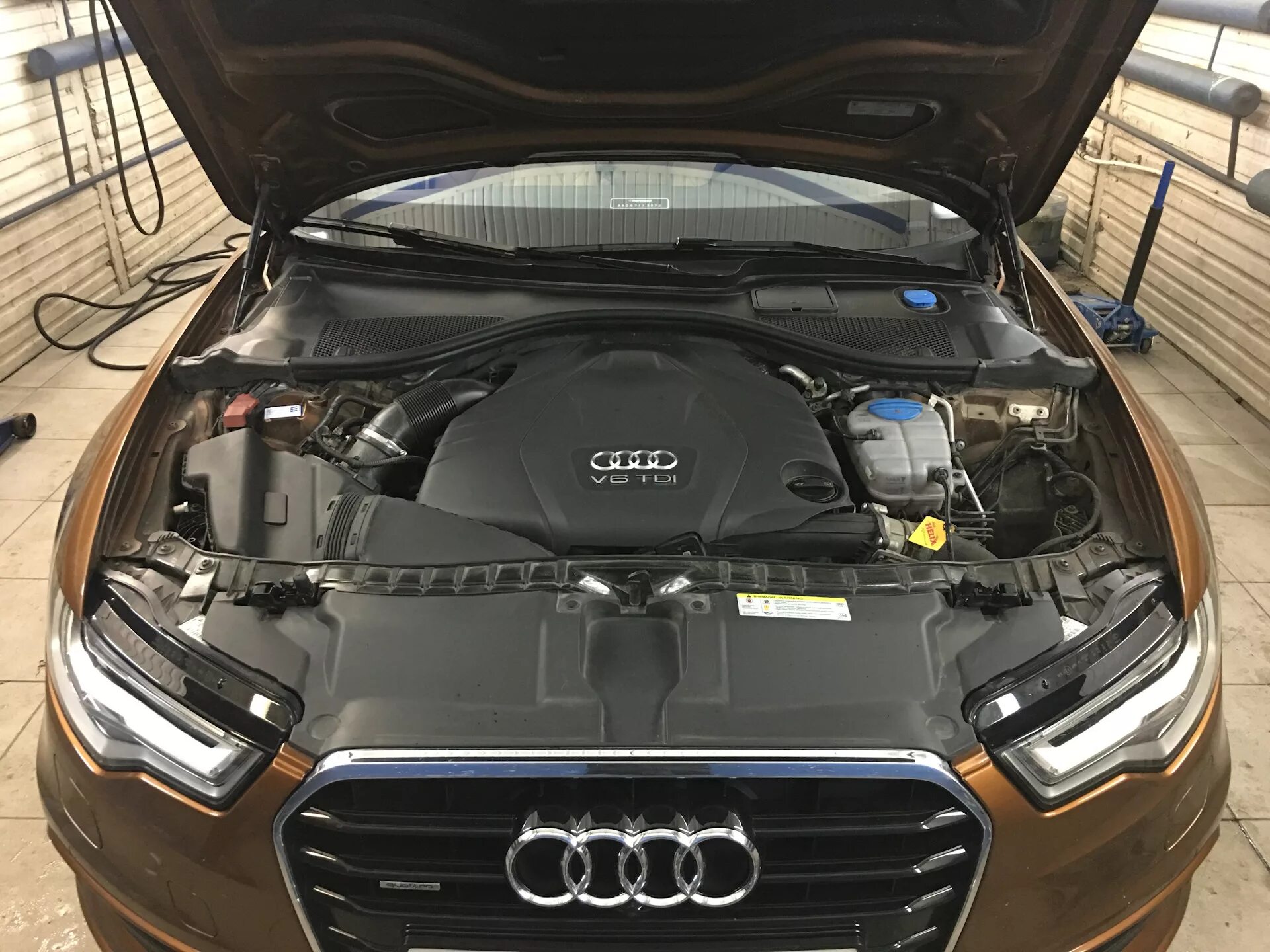 А6 с7 2.8. Audi a6 c7 2.0 TFSI. Audi a6 2013 под капотом. Ауди а6 с7 2,8 под капотом. A6 c7 3.0 TFSI.