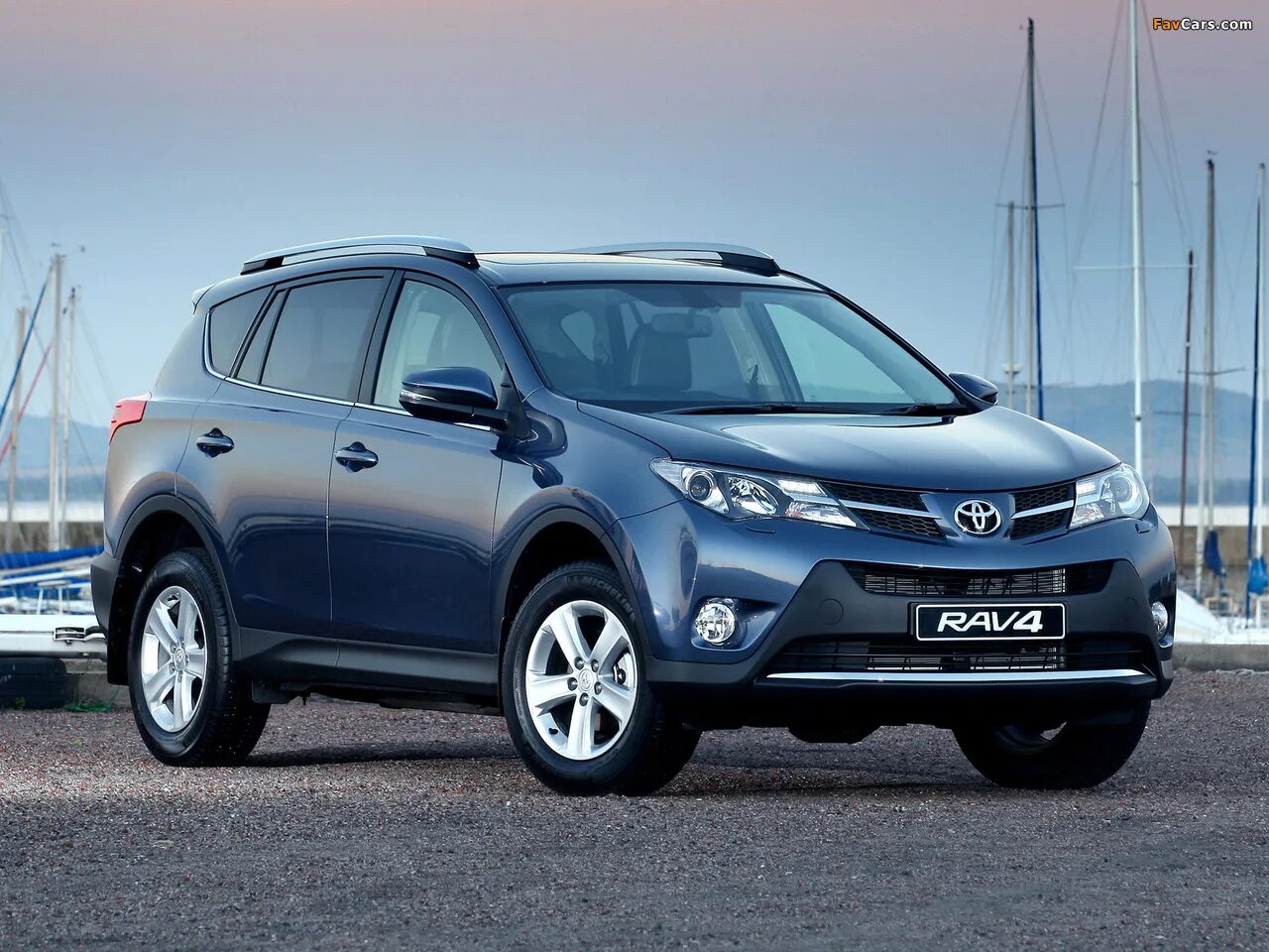 Куплю тойоту рав в челябинске. Toyota rav4 xa40. Toyota rav4 2013. Рав 4 2013. Кроссовер Тойота рав 4.